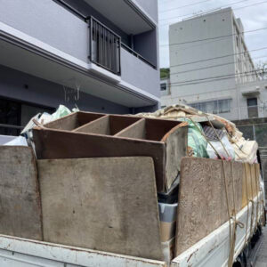 北九州市でマンション4階から運び出し、不用品回収